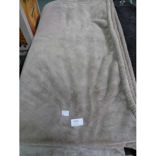 3230 - 2 Sand Monte And Jardin Velvet Plush Throws (290-181,187) * This lot is subject to VAT