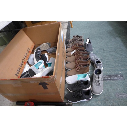 3306 - Box of odd shoes/trainers (no matching sets)  *This lot is subject to VAT