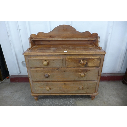 125J - A Victorian pine chest of drawers