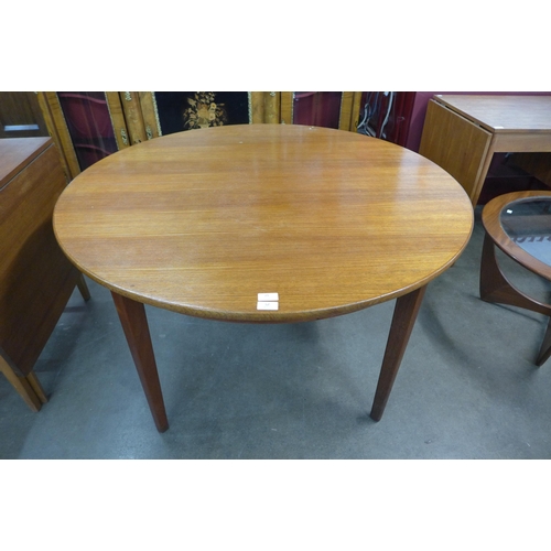 29 - A Danish teak circular dining table