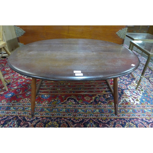 35 - An Ercol Golden Dawn elm and beech Windsor coffee table