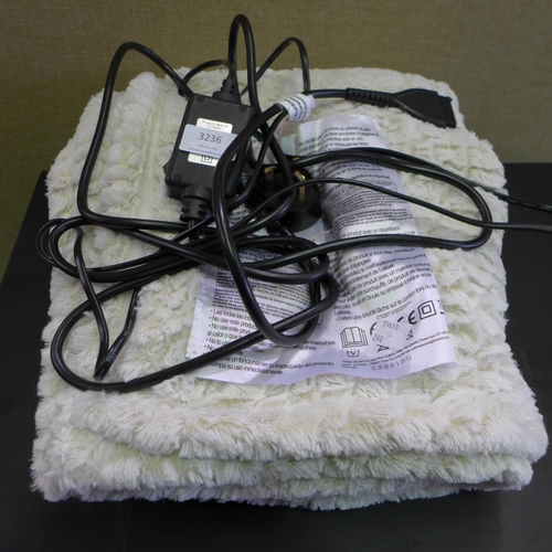 3236 - Brookstone Heated Throw (50 x 60) (290-54) * This lot is subject to VAT