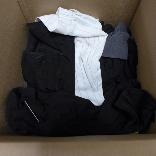 3332 - Box of mixed sized/style Women's clothing inc bottoms/tops  * This lot is subject to VAT