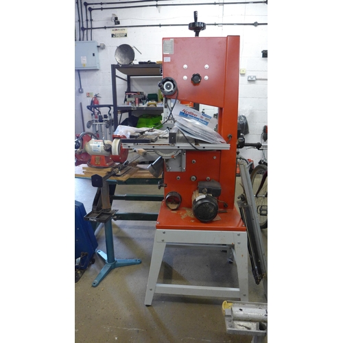 2002 - Axminster Hobby  Series band saw (HBS310N), 550v-230w inc. box of spare saw blades