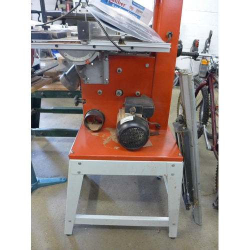 2002 - Axminster Hobby  Series band saw (HBS310N), 550v-230w inc. box of spare saw blades