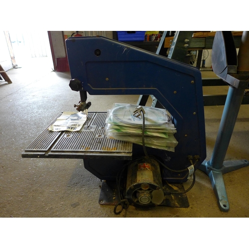 2004 - NU tool No013447, Bandsaw, disc sander, eight spare unused bandsaw blades and manual