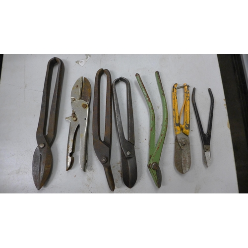 2057 - Bag of 7 vintage tin snips