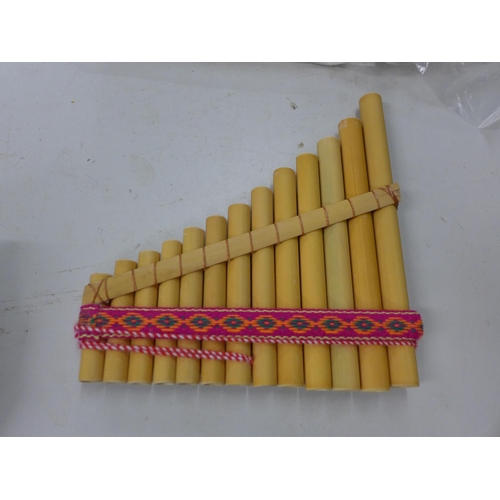 2086 - 12 x Peruvian pan-pipes (13 pipes) (Unused)