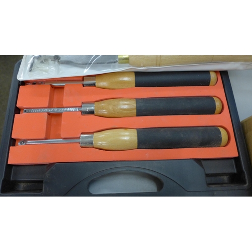 2096 - Box of approx. 70 wood turning tools