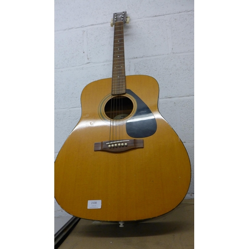 2108 - Yamaha acoustic guitar