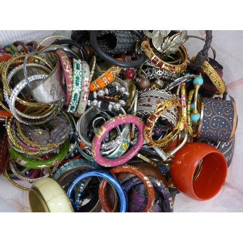 2133 - Large qty bracelets and bangles