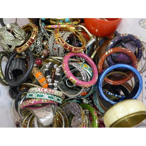 2133 - Large qty bracelets and bangles