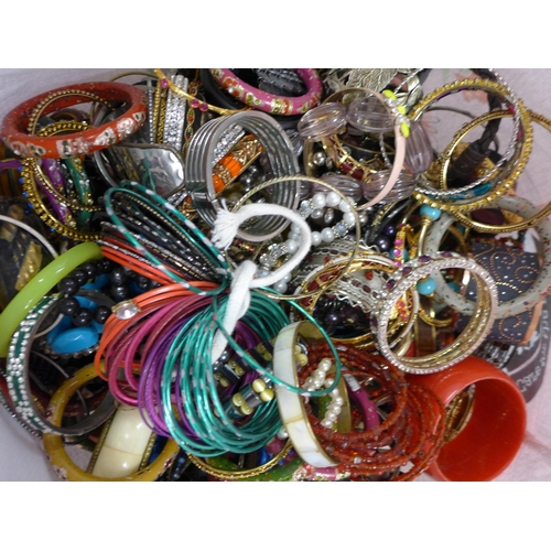 2133 - Large qty bracelets and bangles