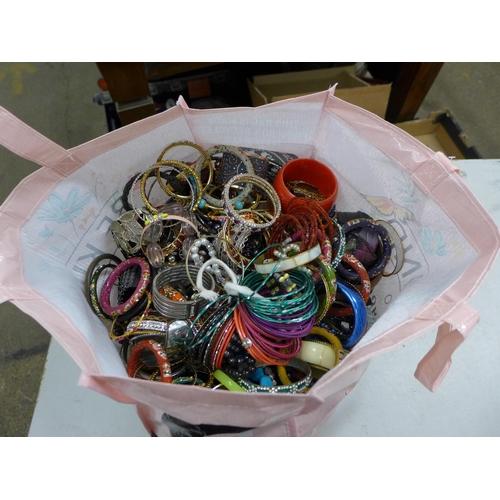 2133 - Large qty bracelets and bangles