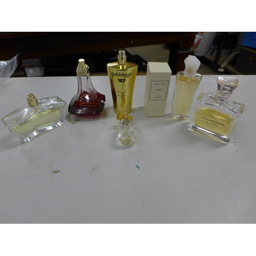 2137 - Quantity of perfumes some part used