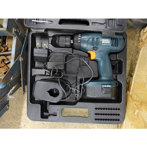 2015 - Bundle of power and hand tools including Woolworths drill and Black and Decker drill