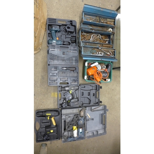 2015 - Bundle of power and hand tools including Woolworths drill and Black and Decker drill