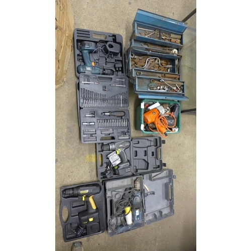 2015 - Bundle of power and hand tools including Woolworths drill and Black and Decker drill