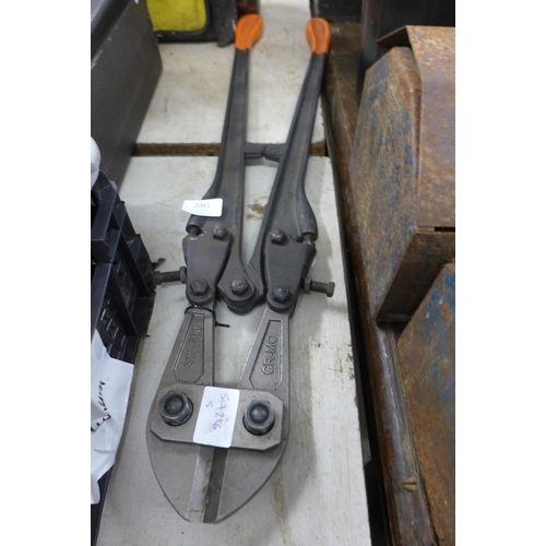 2041 - Large bolt cutters 30inch