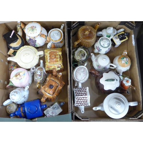 1179 - Two boxes of decorative and novelty teapots, (24) **PLEASE NOTE THIS LOT IS NOT ELIGIBLE FOR POSTING... 