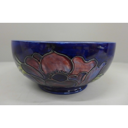 607 - A Moorcroft bowl, anemone pattern, no. 34/300, made in 1984, 20cm diameter