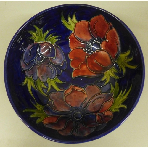 607 - A Moorcroft bowl, anemone pattern, no. 34/300, made in 1984, 20cm diameter