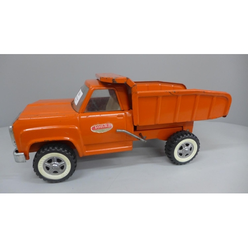 613 - A 1970's Tonka pressed steel Dodge truck in orange