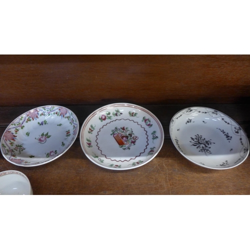 635A - 18th Century Newhall pottery, two tea bowls and saucers and a cup and saucer