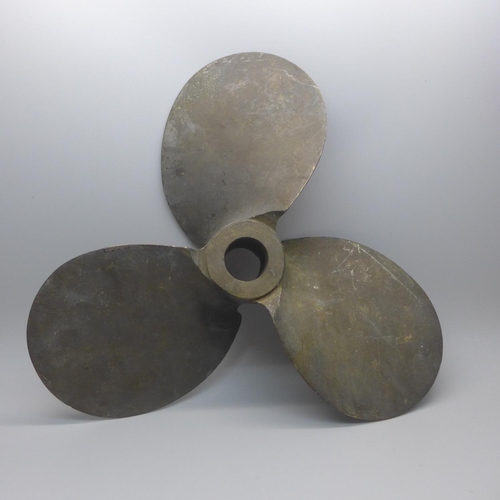 674 - A bronze propeller, 24.5cm