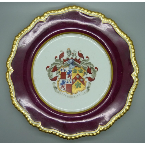 720 - A Flight Barr and Barr Worcester armorial plate decorated with a coat of arms bearing the motto 'Sem... 