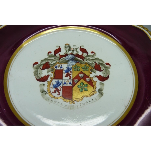 720 - A Flight Barr and Barr Worcester armorial plate decorated with a coat of arms bearing the motto 'Sem... 