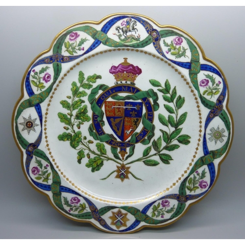 725 - A Flight Worcester plate from the service made for the first Duke of Clarence having a border with e... 