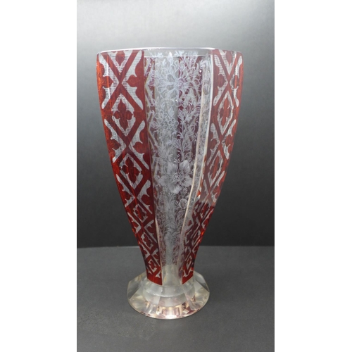 788 - A continental red and etched glass vase, 20cm, a/f