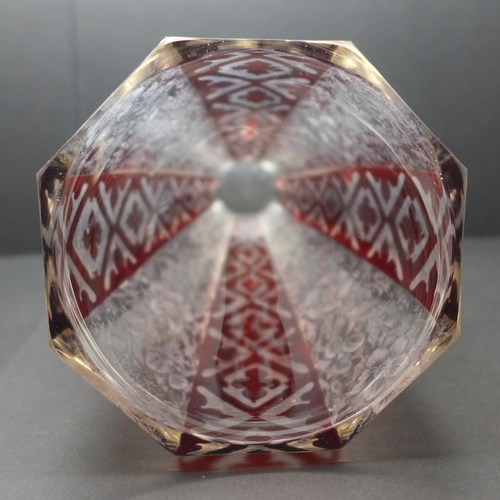 788 - A continental red and etched glass vase, 20cm, a/f