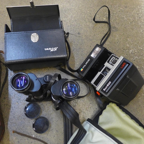 810 - A pair of Tasco 6x18x35 binoculars, a Zeiss Ikon Ikoflex camera, a Weston Master II light meter, an ... 