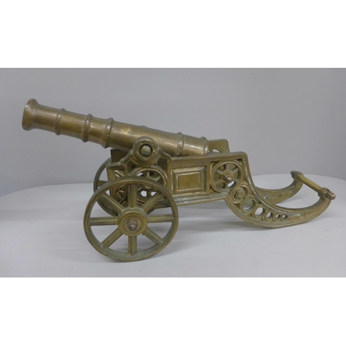 832 - A brass model canon, 5.35kg