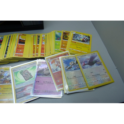 874 - 420 Pokemon cards including 20 holos and black star rare