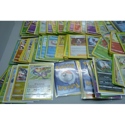 879 - 125 Holo and reverse holo Pokemon cards in protective sleeves including black star rares