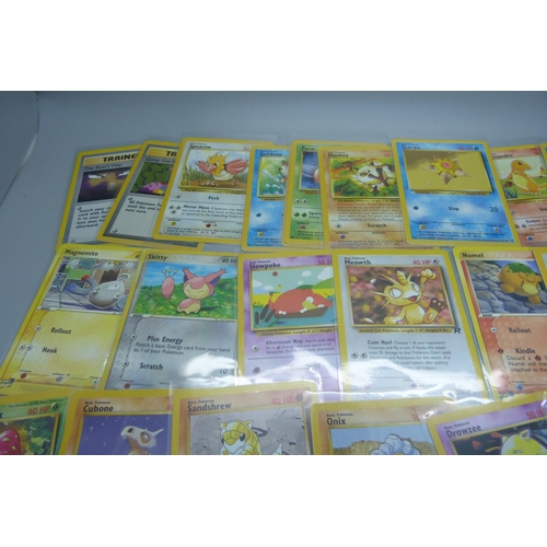 885 - 50 Pokemon cards from various sets