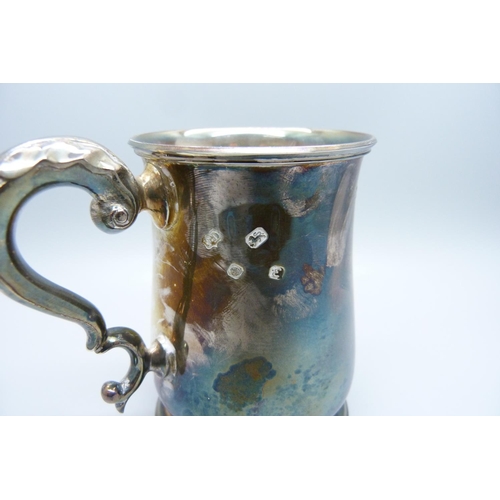 893 - A silver mug with inscription, 277g