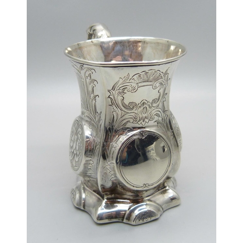 895 - A Victorian silver cup, George Unite, Birmingham 1858, 58g, (rim out of shape)