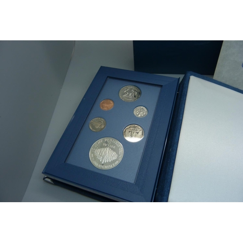 935 - A 1987 United States Prestige coin set, including a 900 silver 1 dollar