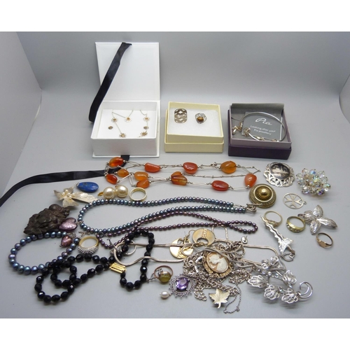 948 - Costume jewellery