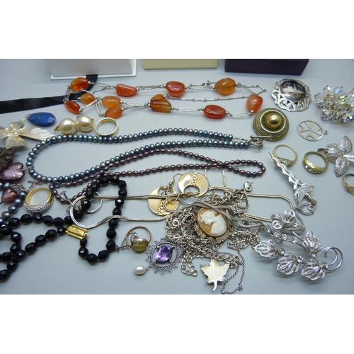 948 - Costume jewellery