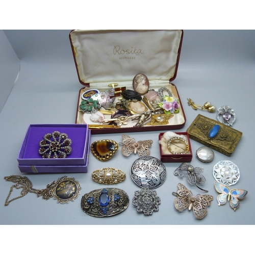 953 - A collection of vintage brooches and a blue stone set case