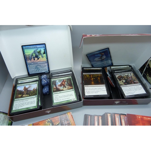 954 - 500+ Magic The Gathering cards with holos, 2014 (Wizards of The Coust)