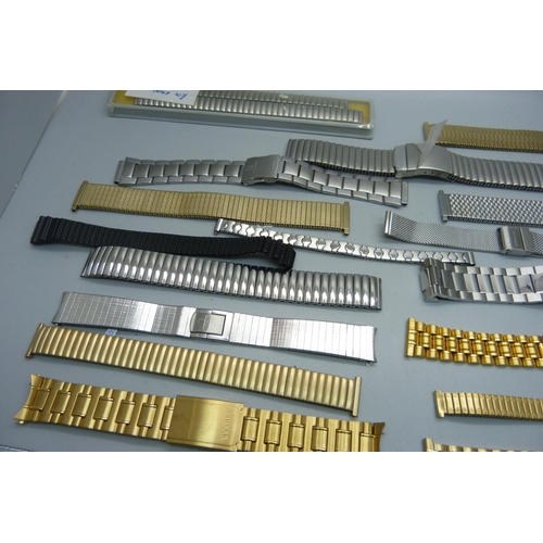 956 - A collection of watch straps