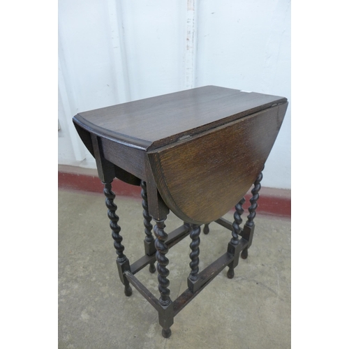 254 - A small oak barleytwist gateleg table