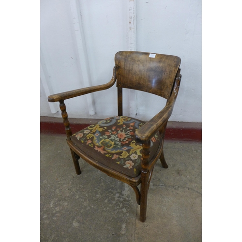 255 - An early 20th Century beech bentwood elbow chair