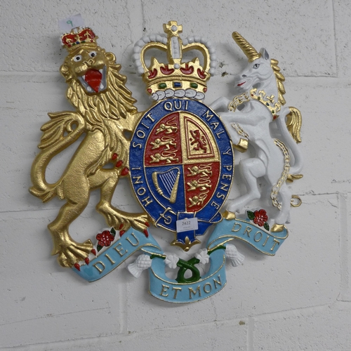 2011 - UK coat of arms plaque * this lot is subject to VAT